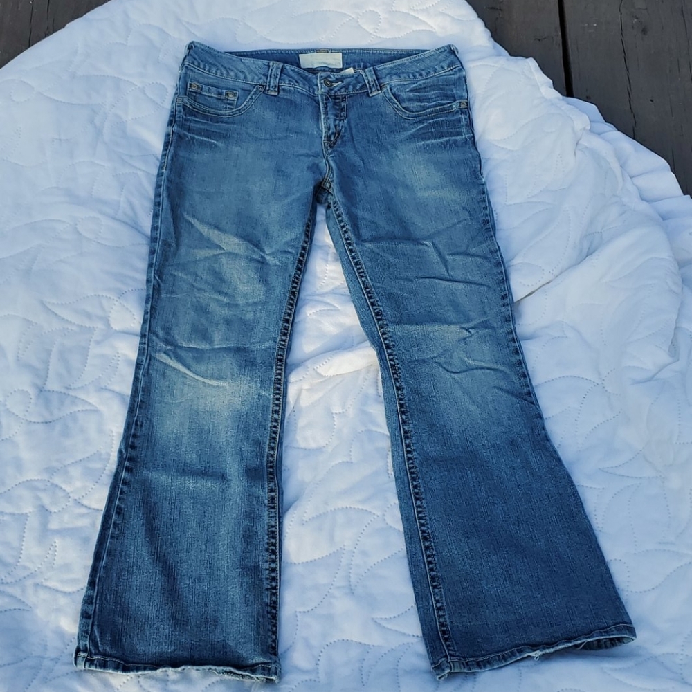 Maurices JACIE Flare Jeans in a size 7/8 short